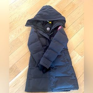 Women’s size small navy Canada goose jacket. Few years old and gently worn